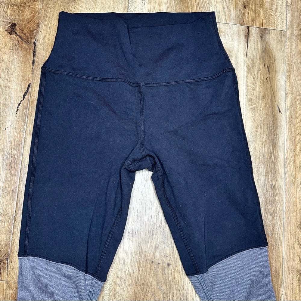 Alo Yoga Goddess Ribbed Ruched Leggings Gray & Black - Picture 5 of 14